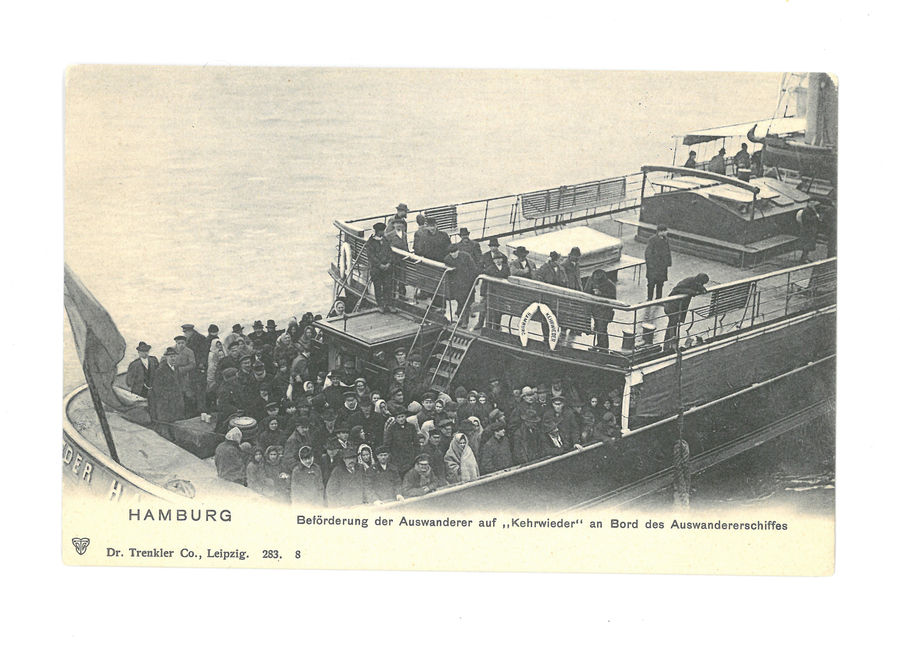 The Kehrwieder about to depart.