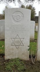 CWGC headstone photographed by Marcel Gouw 