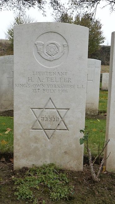 CWGC headstone photographed by Marcel Gouw 