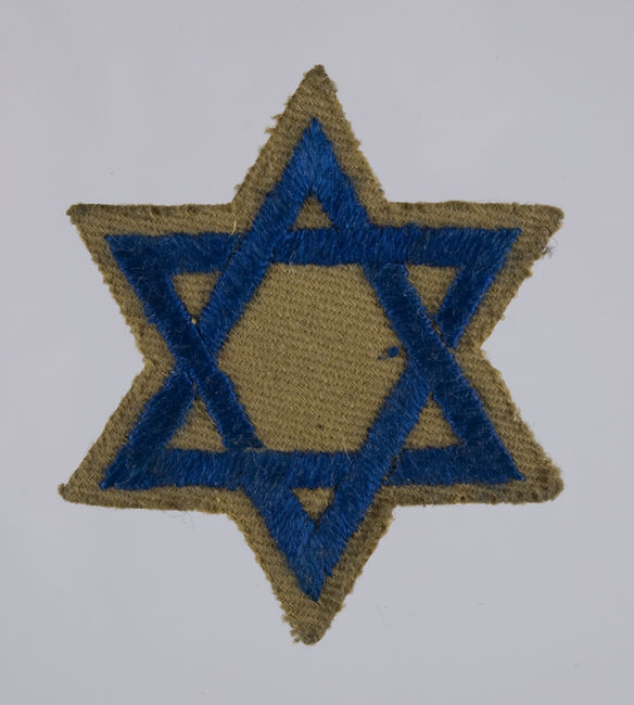Blue Magen David arm flash belonging to Lt Samuel Levinson. ©Jewish Museum London/Jewish Military Museum