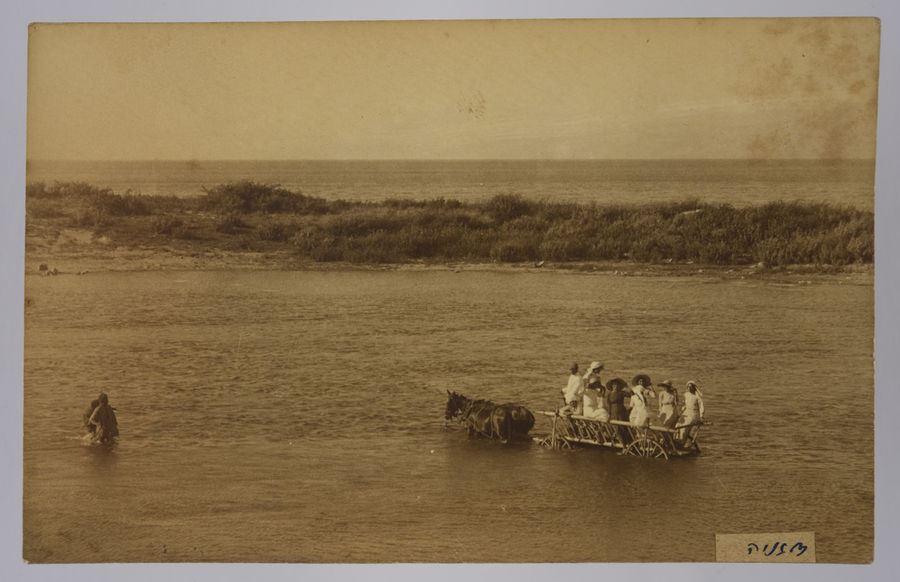 Postcard photograph of Palestine, possibly taken by a member of the Royal Fusiliers. ©Jewish Museum London/Jewish Military Museum