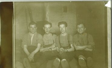 Morris (far right) in the army 