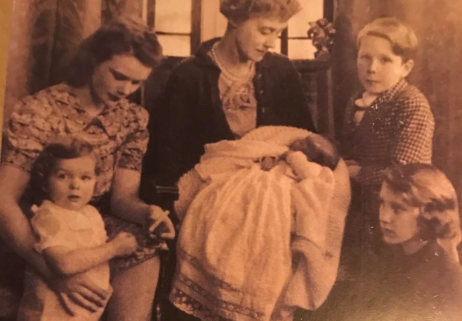 Maud with her children