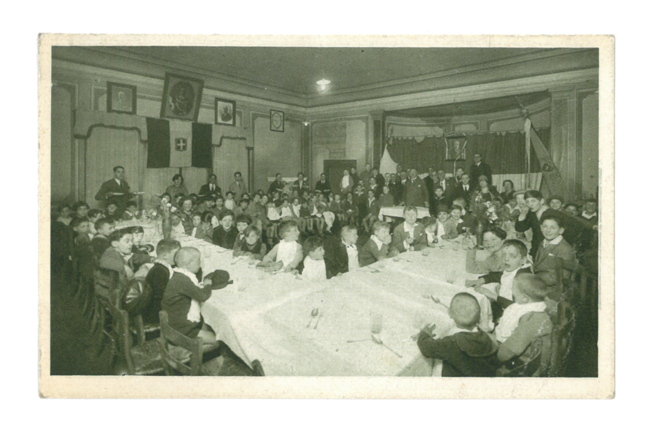Children Passover Seder. Adrian Andrusier Collection