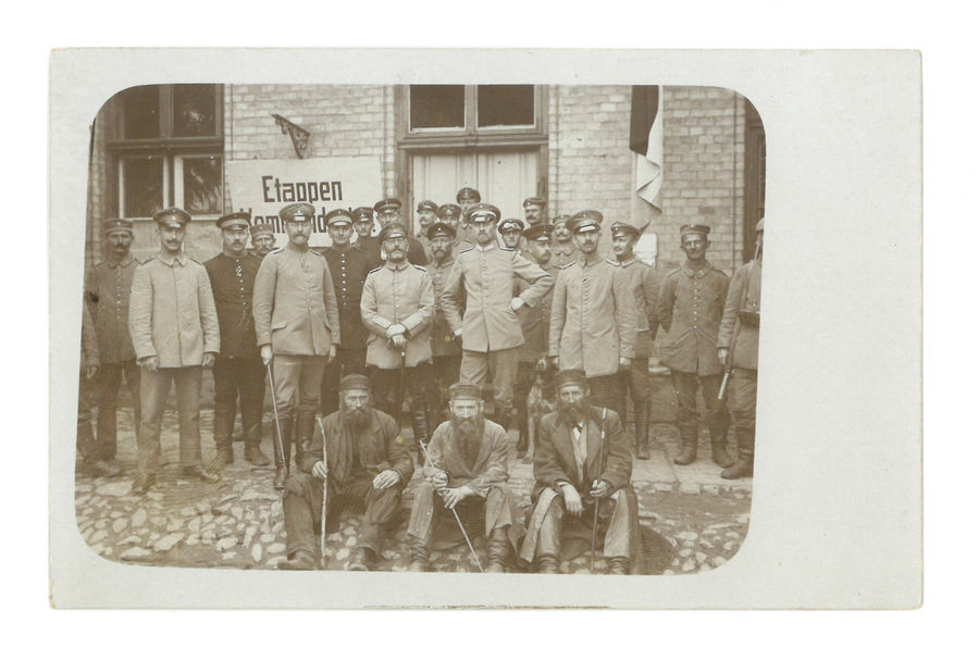 Gernan Officers and soliders with prisoners 