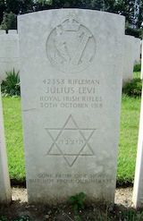 CWGC headstone, photo by Colin Chadwick, Harrogate