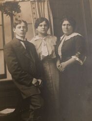 Solomon (left) with his wife Esther (Right) c. 1913