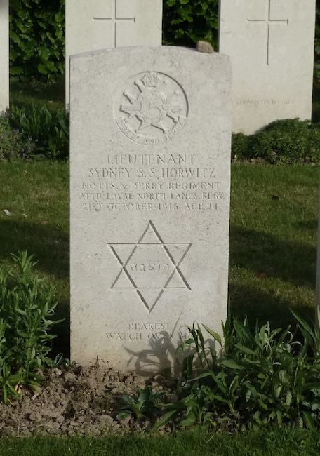 CFGC headstone of Lieutenant Sydney Horwitz Photo: Marcel Gouw