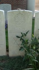 CWGC headstone, photo by Marcel Gouw