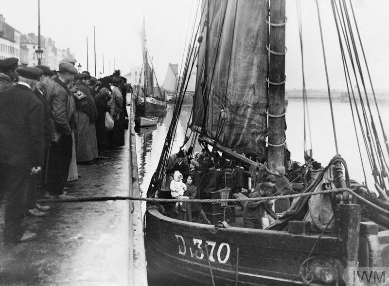Families of Belgian refugees prepare to leave Ostend in a trawler. 16 October, 1914. © IWM (Q 53340)