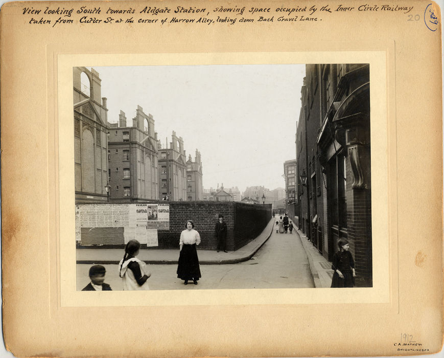 Cutler Street corner of Harrow Alley