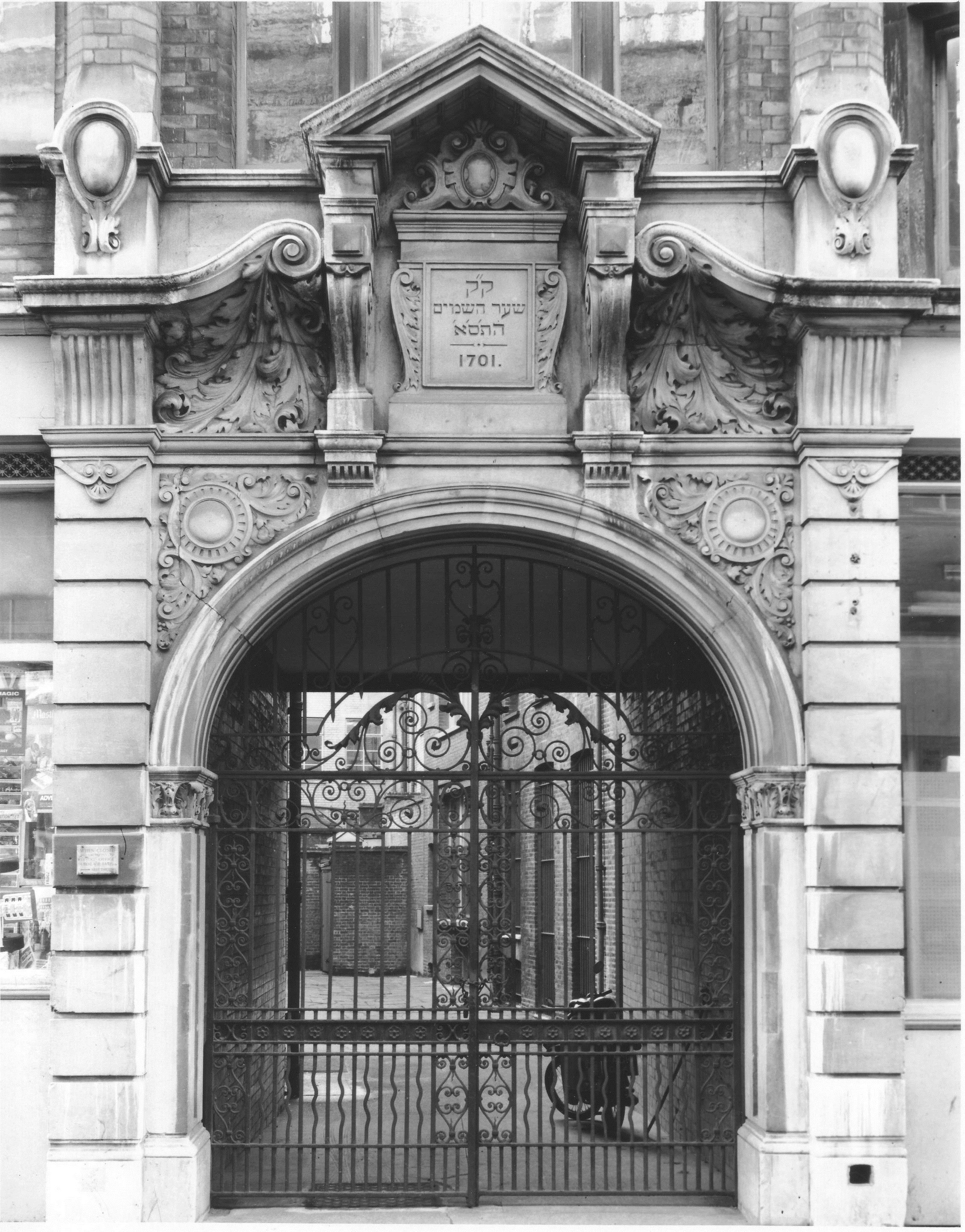Bevis Marks Synagogue, the oldest synagogue in the UK, established 1701