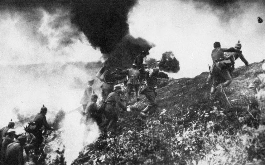 Frenchs and Germans at the Battle of Verdun. Public domain
