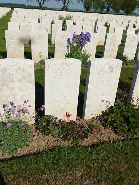 CWGC headstone photographed by Marcel Gouw