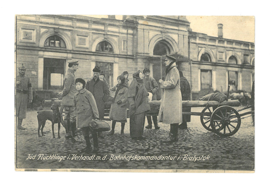 Escaping Jews with the Station commander