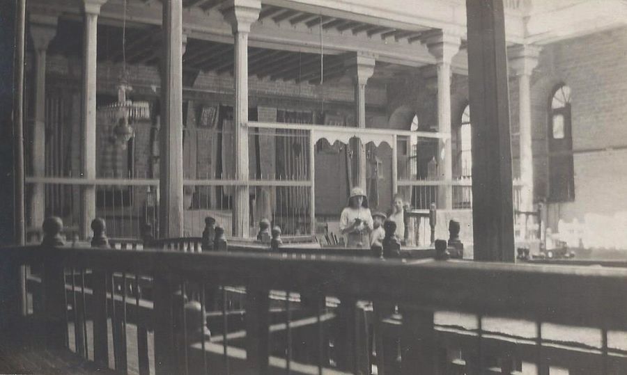Hyman visiting a Basra synagogue.  