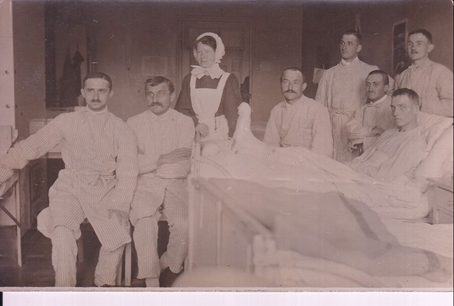 Frieda with some soldiers in a military hospital