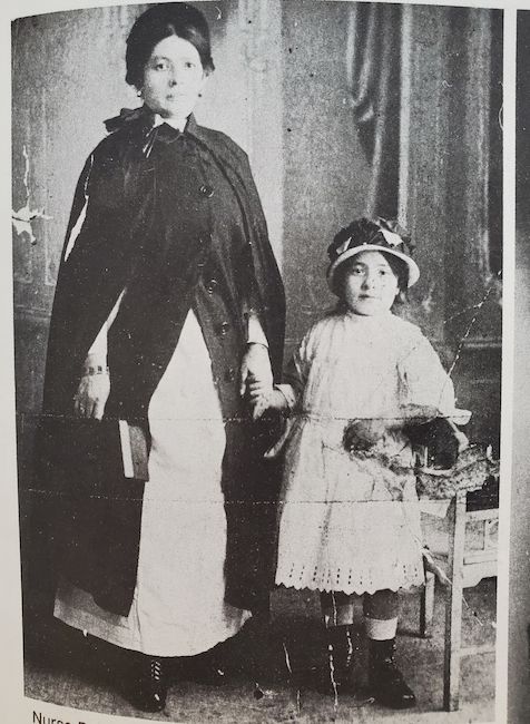 Dora and her daughter, 1915