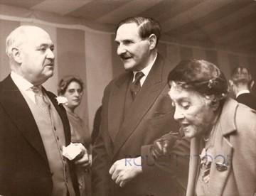 Hugh (centre) with brother Ellis (left) and Aunt Netta in the background