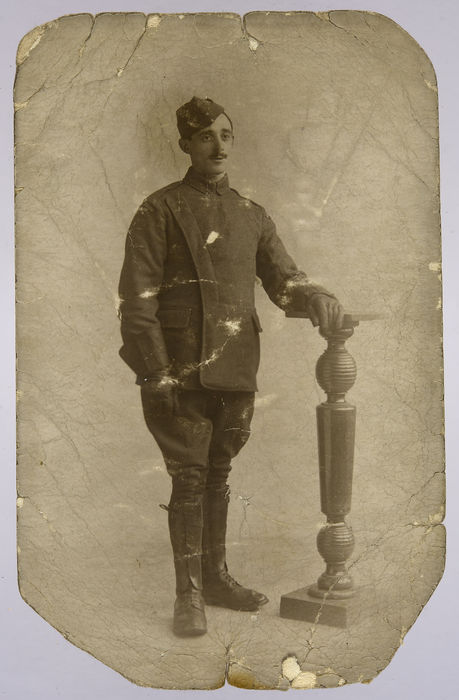 Photograph of Harry Mendoza in uniform of RFC aged 19. ©Jewish Museum London/Jewish Military Museum