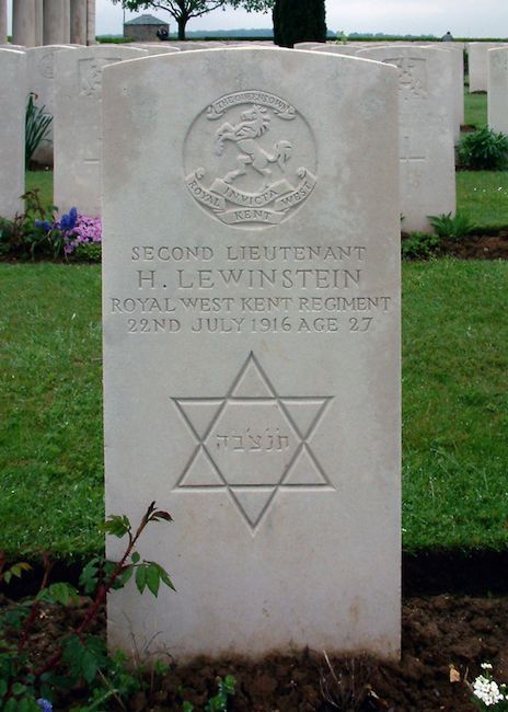 Harry Lewinstein's CWGC headstone at Caterpillar Valley Longueval. Photo by Marcel Gouw.