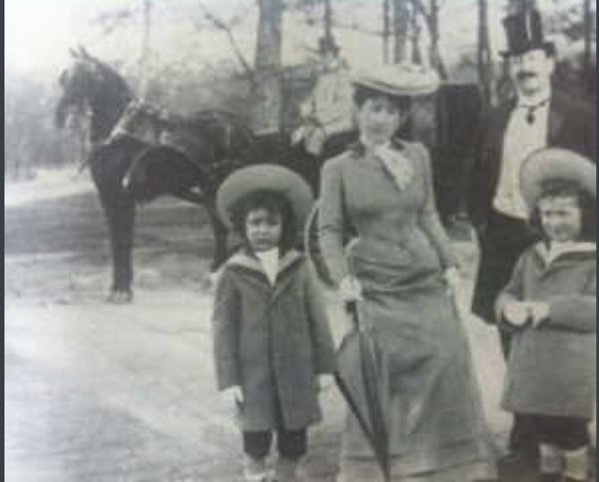The twin brothers with their parents at Bois de Bolougne 