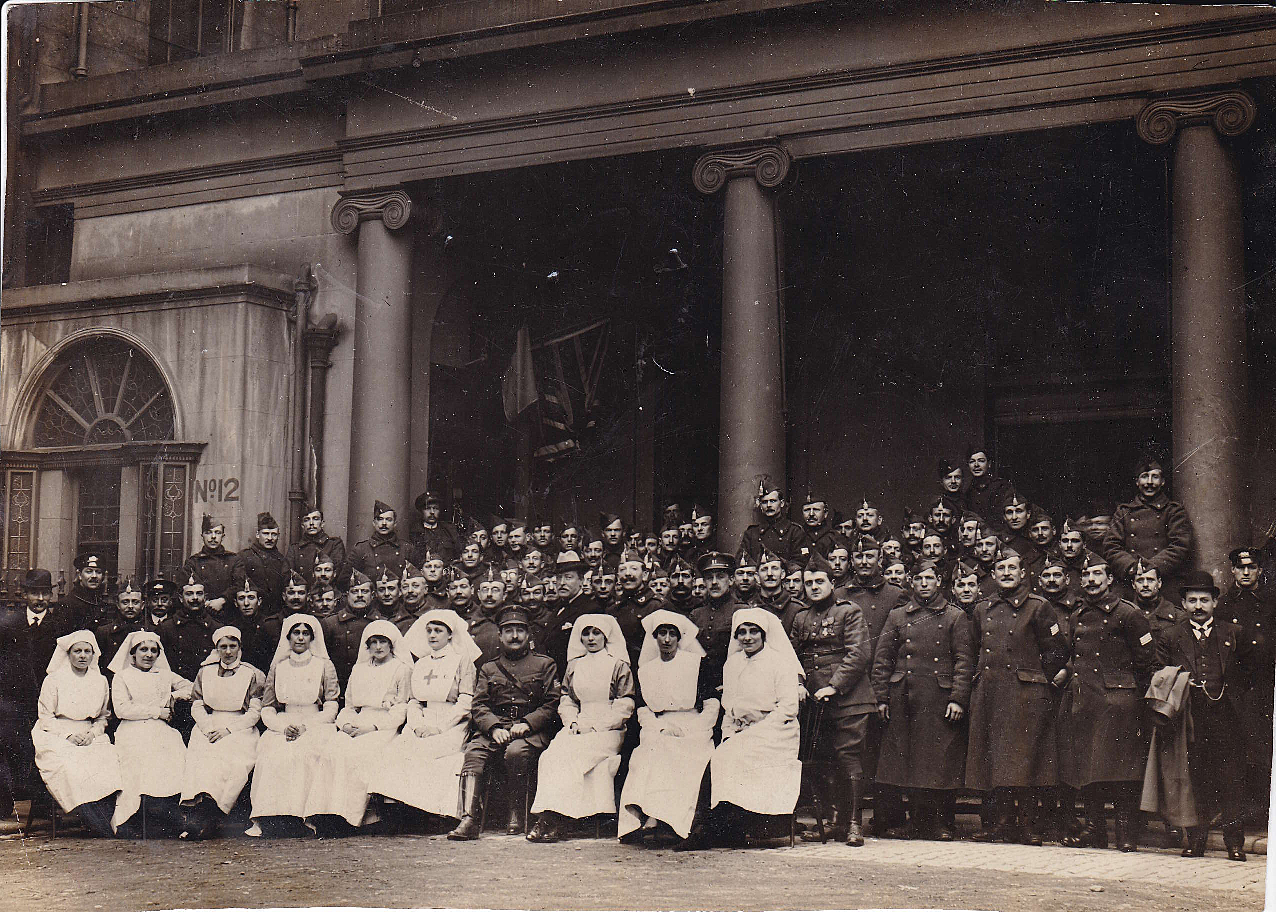 First Regiment of Belgian Caribeneers, Jacques Blom in the suit on the right