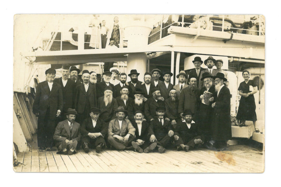 Rabbis and their Community of Slonim