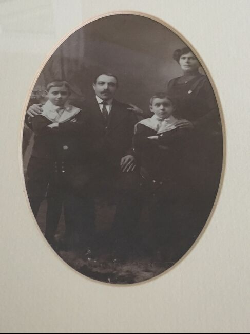 Family photo, Isaac on left.